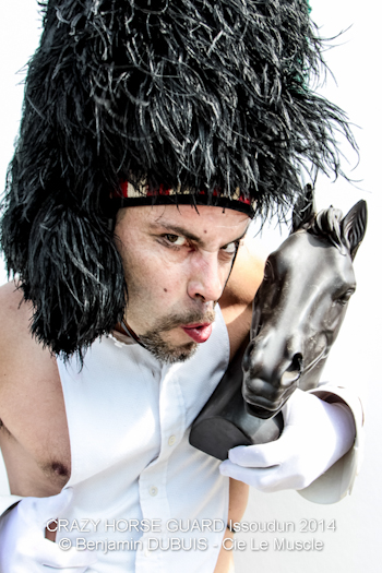 131 - Crazy Horse Guard Issoudun 2014 - Cie Le Muscle  ©  Benjamin Dubuis 2014