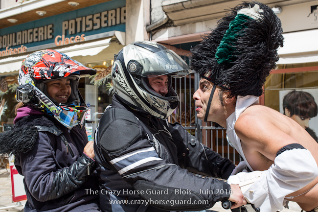72 - Crazy Horse Guard Blois 15 Juin 2016 - Cie Le Muscle © Benjamin DUBUIS 2016 - Format 650 px